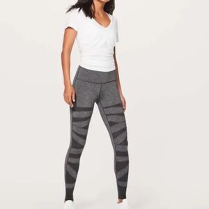 Lululemon size 4 grey pattern leggings